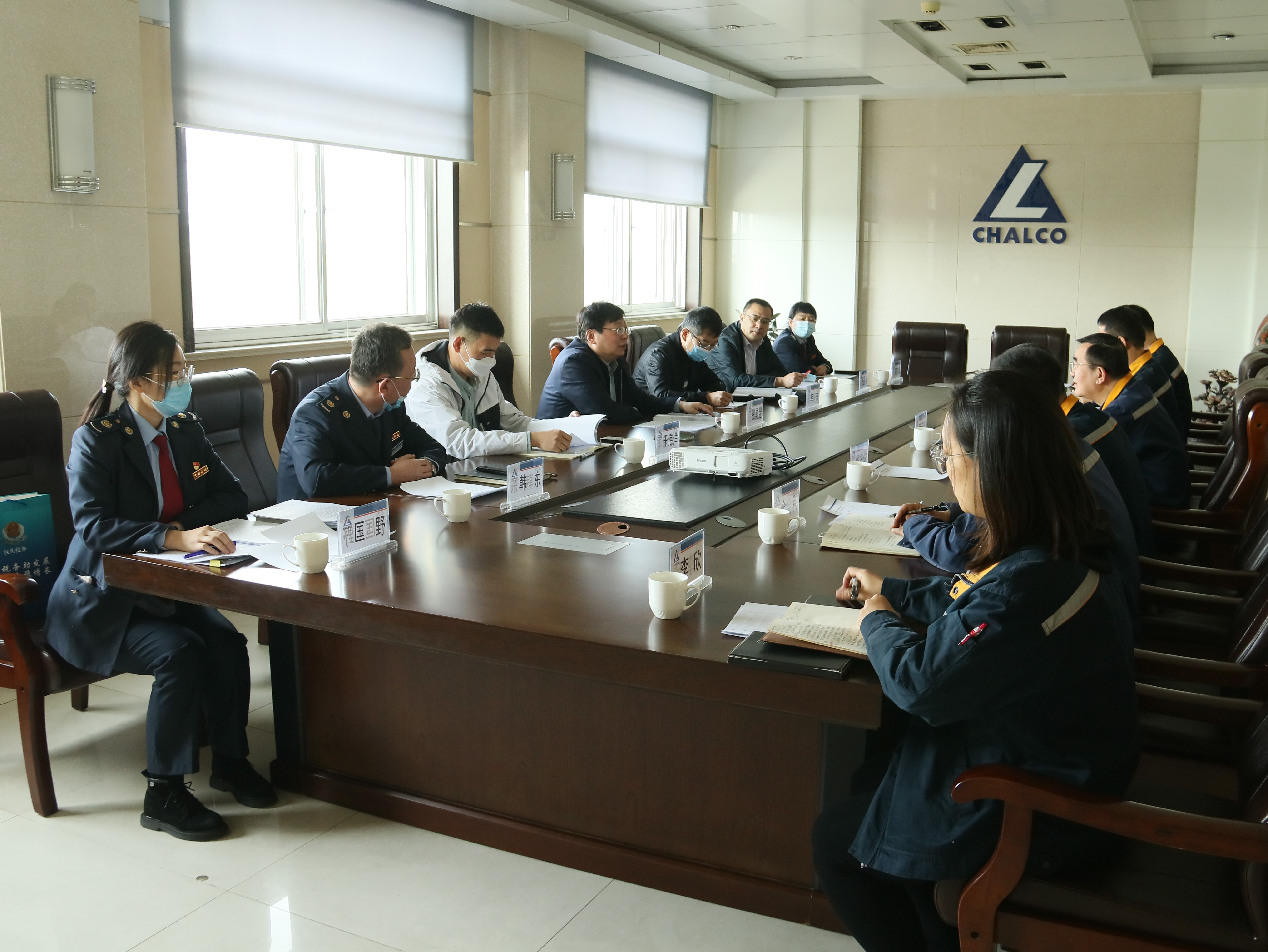 市税务局副局长张昊昱一行走访包铝
