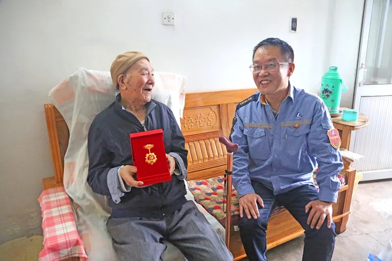 公司领导蒲铭看望慰问93岁老党员