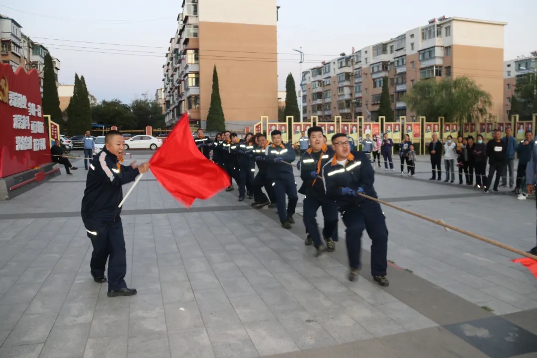 公司开展“花好月圆庆中秋”职工拔河比赛