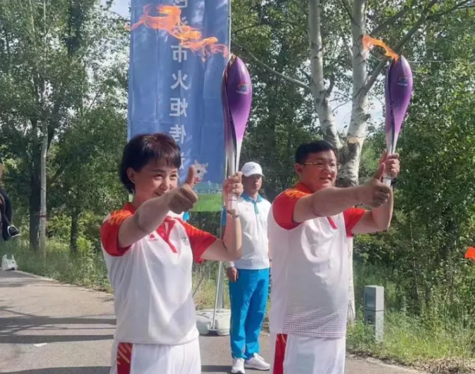 “自治区十五运”火炬传递燃动全城　包铝二十大代表徐俊霞参加火炬传递