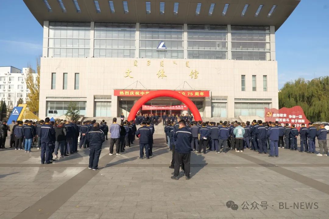 包铝职工书画摄影展开展